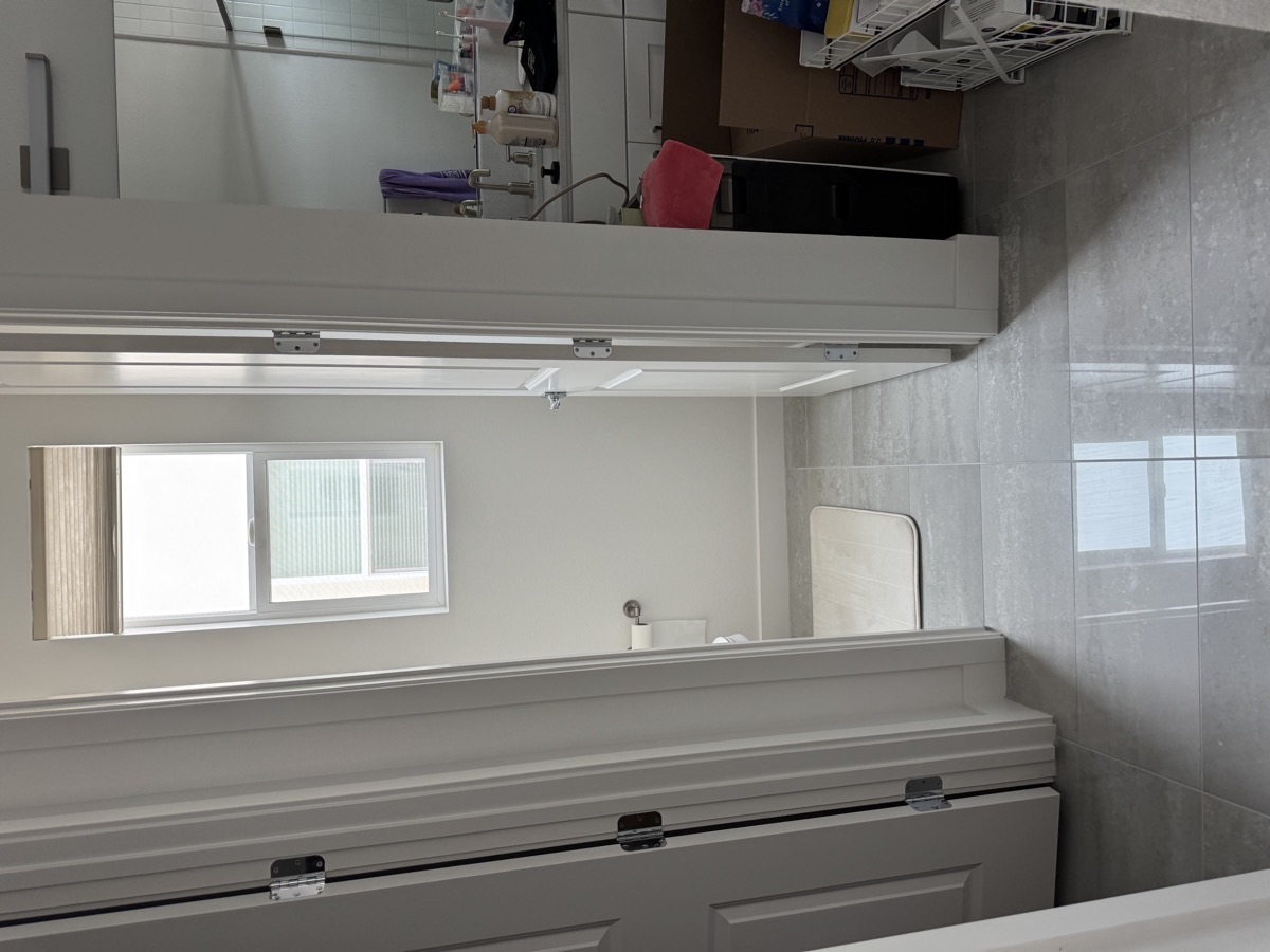 Post-renovation bathroom cleaning — tile dust extraction